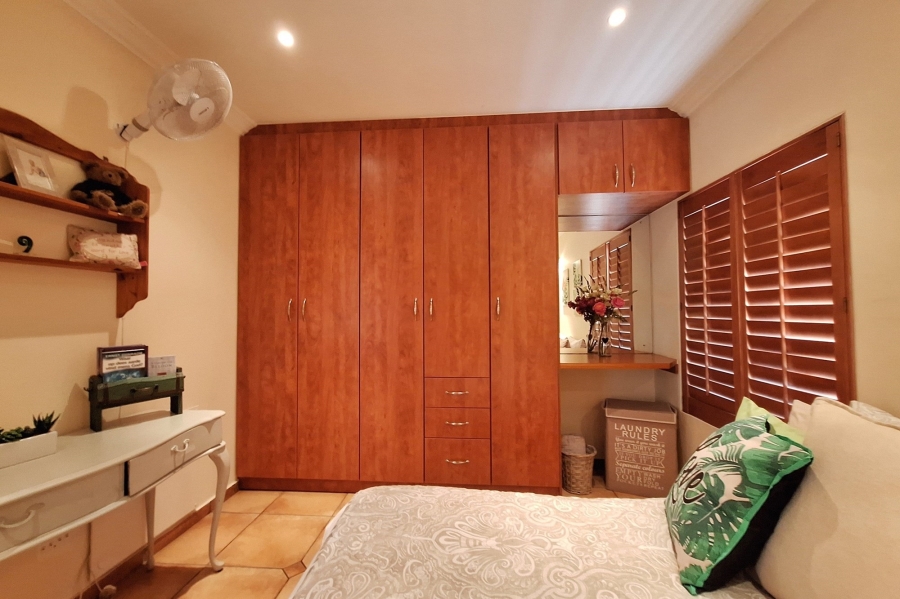 5 Bedroom Property for Sale in Golden Mile Western Cape